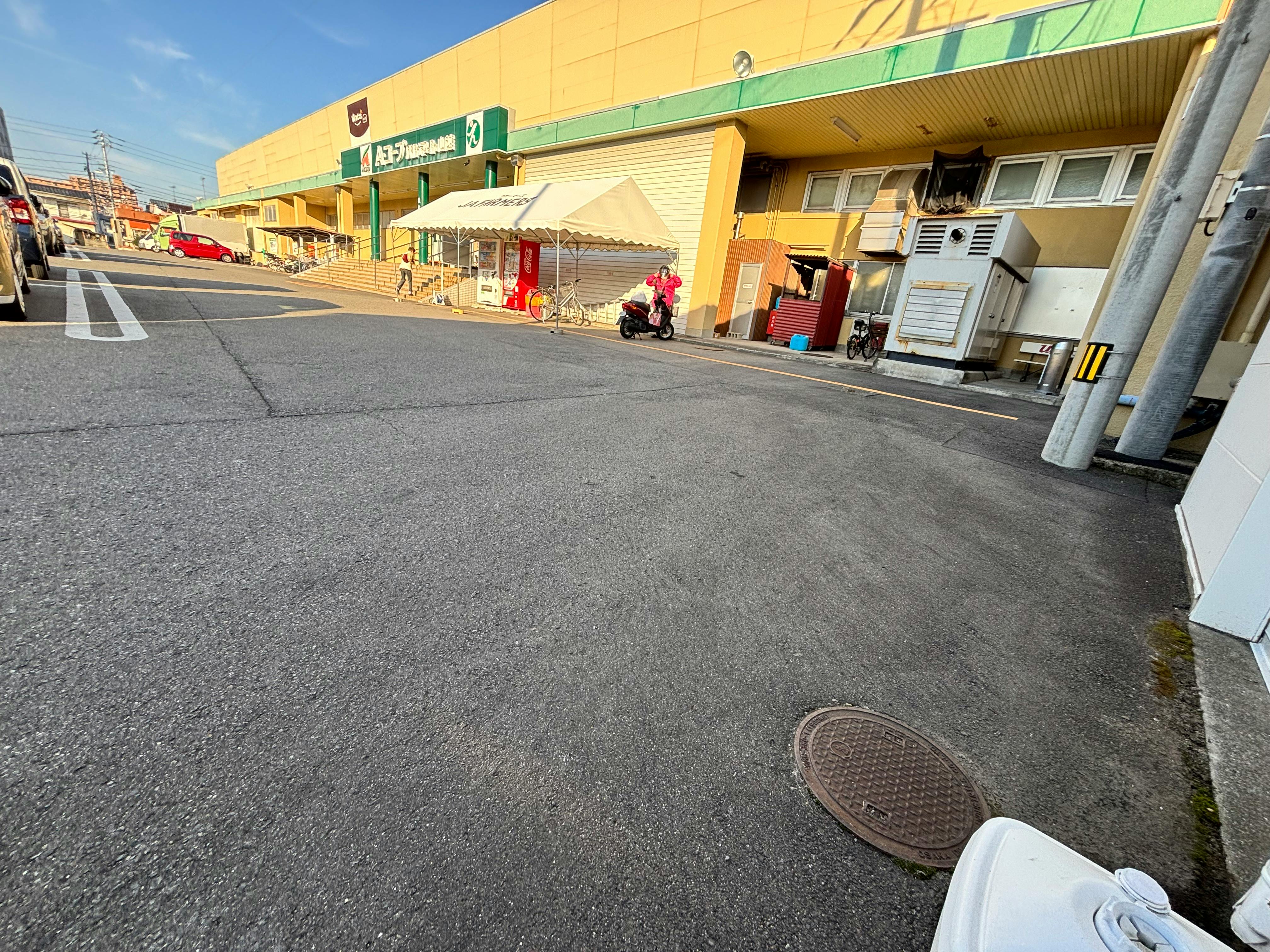 【Aコープハトマート山越店】食物販や販促イベントに最適なコインランドリー付近の屋外スペース