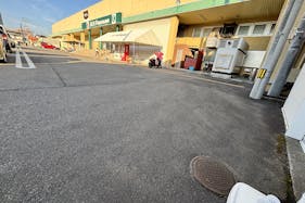 【Aコープハトマート山越店】食物販や販促イベントに最適なコインランドリー付近の屋外スペース