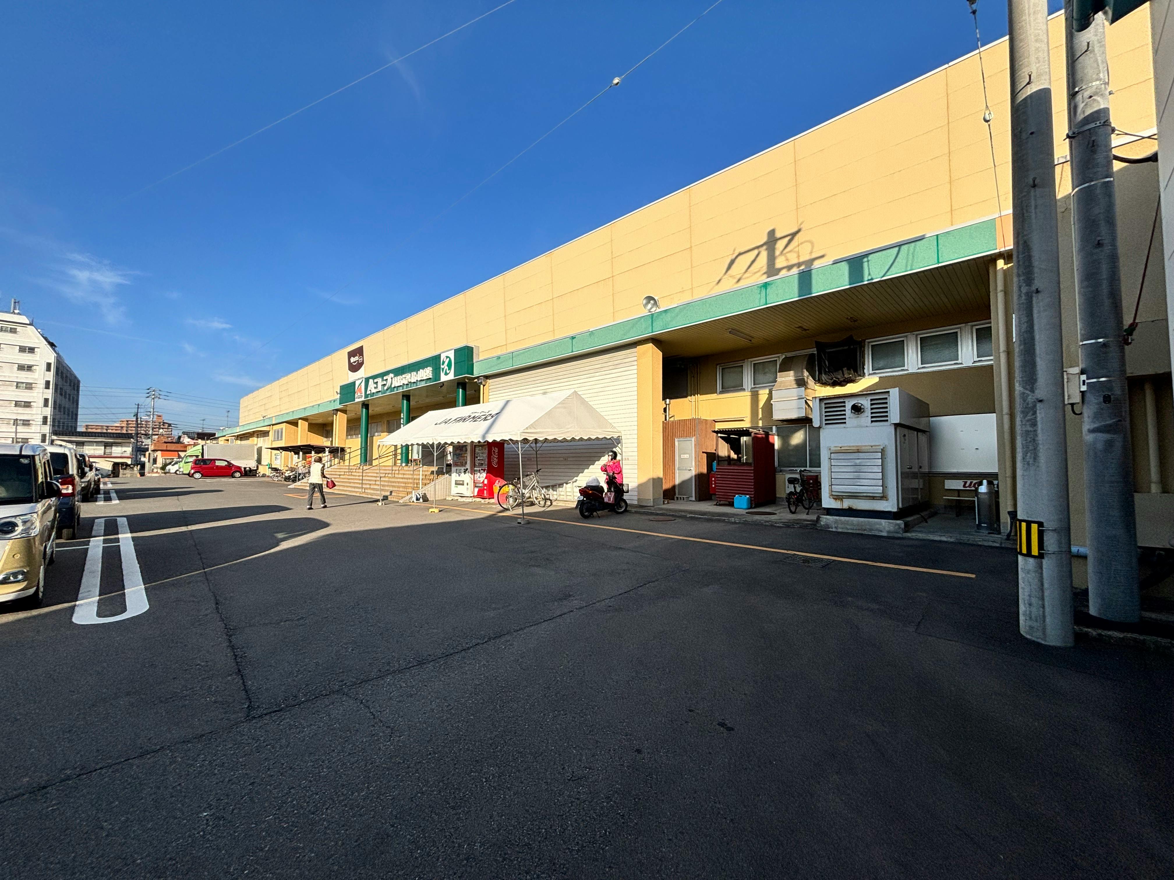 【Aコープハトマート山越店】食物販や販促イベントに最適なコインランドリー付近の屋外スペース