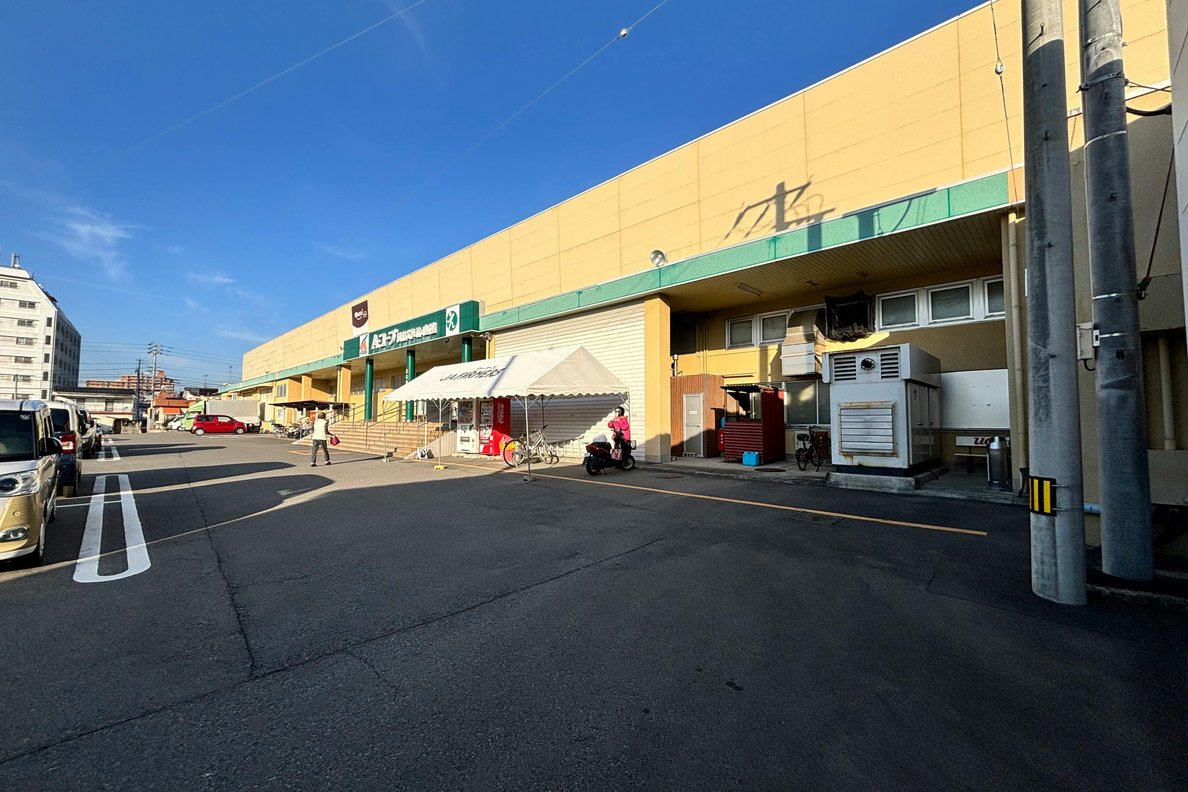 【Aコープハトマート山越店】食物販や販促イベントに最適なコインランドリー付近の屋外スペース