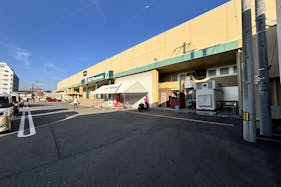 【Aコープハトマート山越店】食物販や販促イベントに最適なコインランドリー付近の屋外スペース