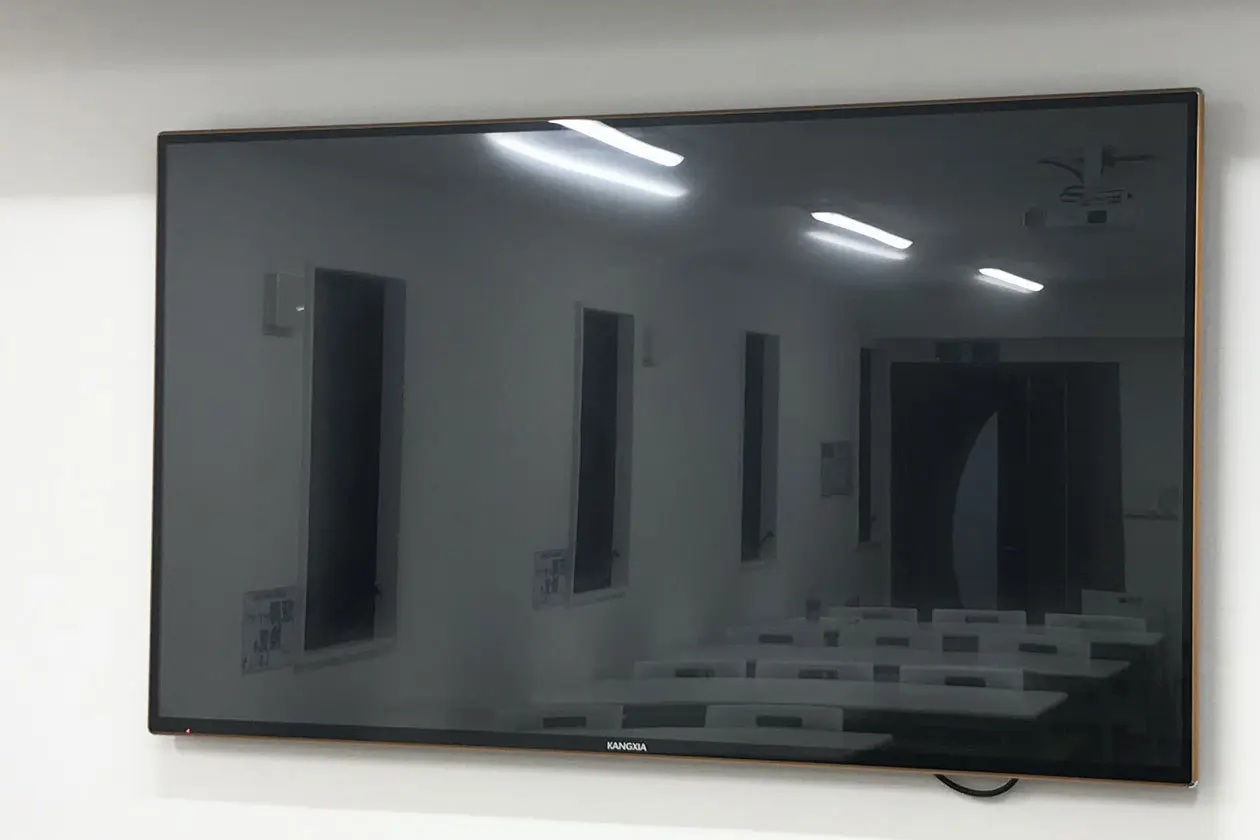 【高崎白銀ビル貸会議室】65型テレビモニター無料完備