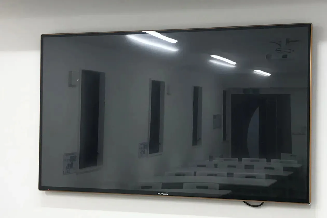 【高崎白銀ビル貸会議室】Room1|最大26名収容・モニター付きの40㎡貸し会議室|販売利用OK