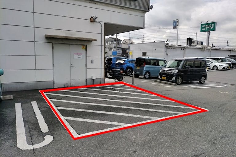 【TSUTAYA堺南店】キッチンカーでの食物販に適した入口近くの駐車場スペースの画像3