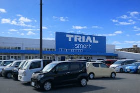 【スーパーセンタートライアル新下関店】販促プロモ活動に最適な『風除室ATM横』スペース