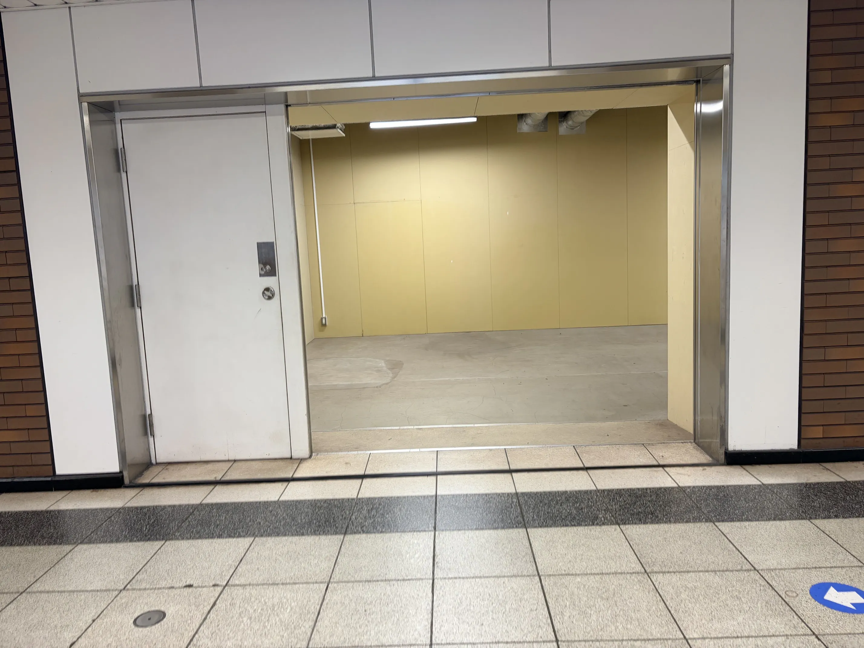 【横浜市営地下鉄ブルーライン関内駅・改札外A区画(改札側)|割引キャンペーン実施中】物販、食物販のポップアップストアに最適な人通りの多い改札外イベントスペースの画像