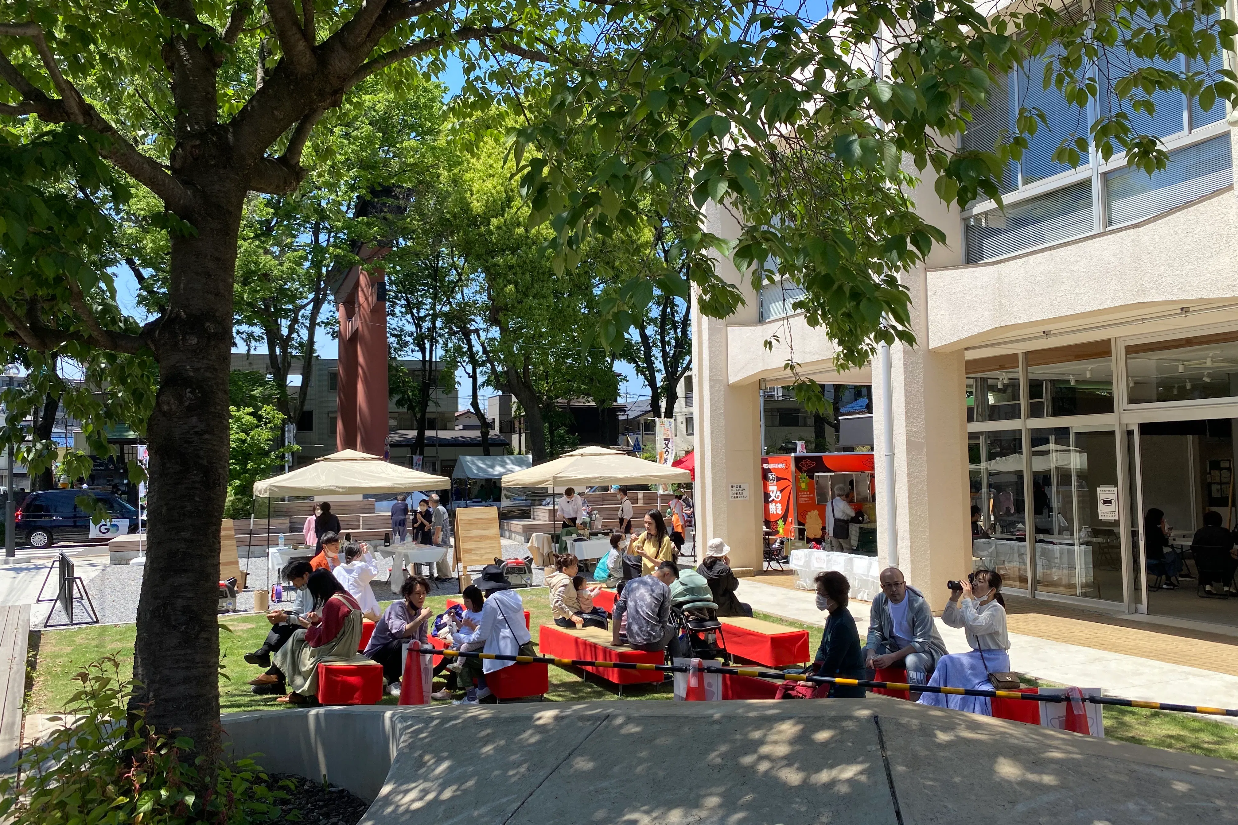 【Bibli】マルシェ等の物販や展示会に最適な複合施設内にある視認性の高い2つの屋外イベントスペース(全面/315㎡)