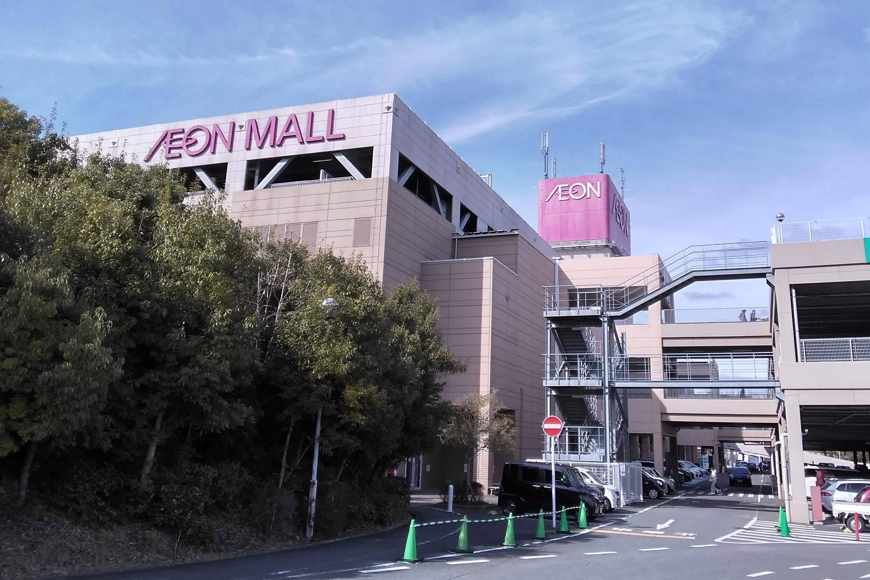 【イオンモール猪名川】各種プロモーションや物販に最適なフードコート側エレベーター前の催事イベントスペース