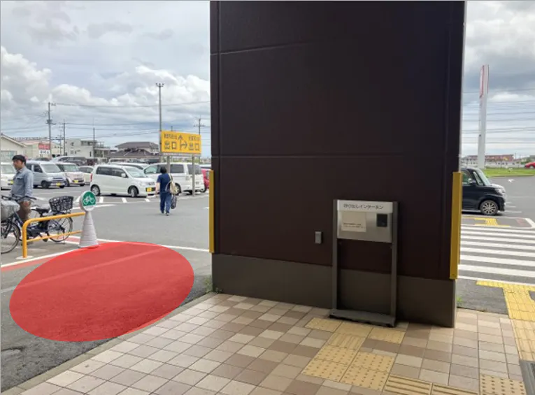 【ベイシア 東金店】食品側入口前スペース　販促プロモーションに最適な屋外催事イベントスペース