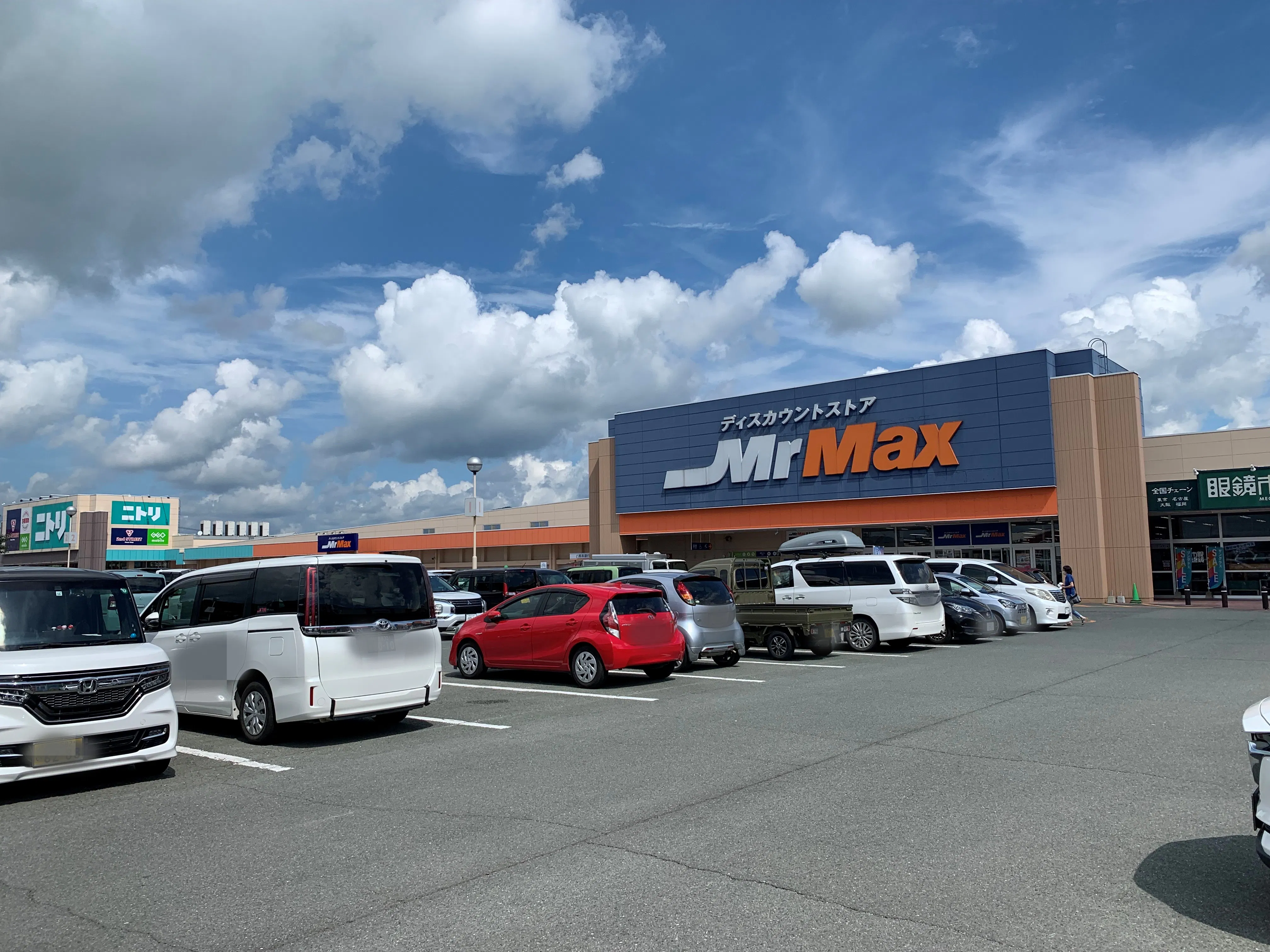 【ミスターマックス 山鹿店】店頭 販促プロモーションや物販用途に最適な総合ディスカウントストアの催事イベントスペース