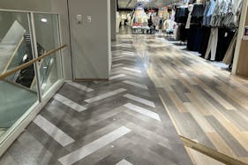 【KAMEIDO CLOCK】2階エスカレーター横 物販、食物販のポップアップストアや販促プロモーションに最適な催事イベントスペース