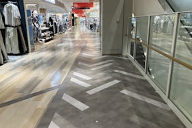 【KAMEIDO CLOCK】2階エスカレーター横 物販、食物販のポップアップストアや販促プロモーションに最適な催事イベントスペース