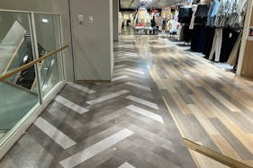 【KAMEIDO CLOCK】2階エスカレーター横 物販、食物販のポップアップストアや販促プロモーションに最適な催事イベントスペース