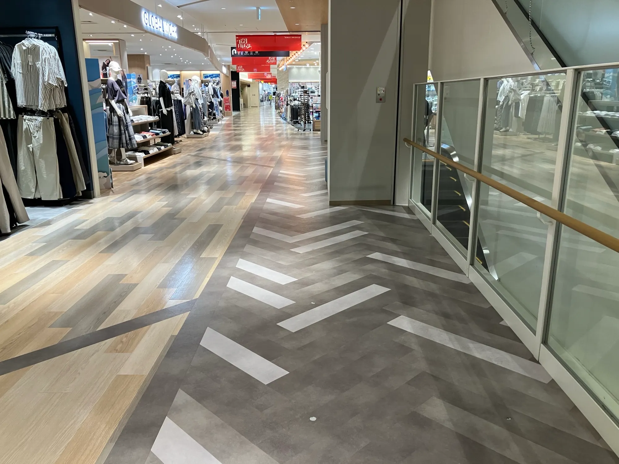 【KAMEIDO CLOCK】2階エスカレーター横 物販、食物販のポップアップストアや販促プロモーションに最適な催事イベントスペース