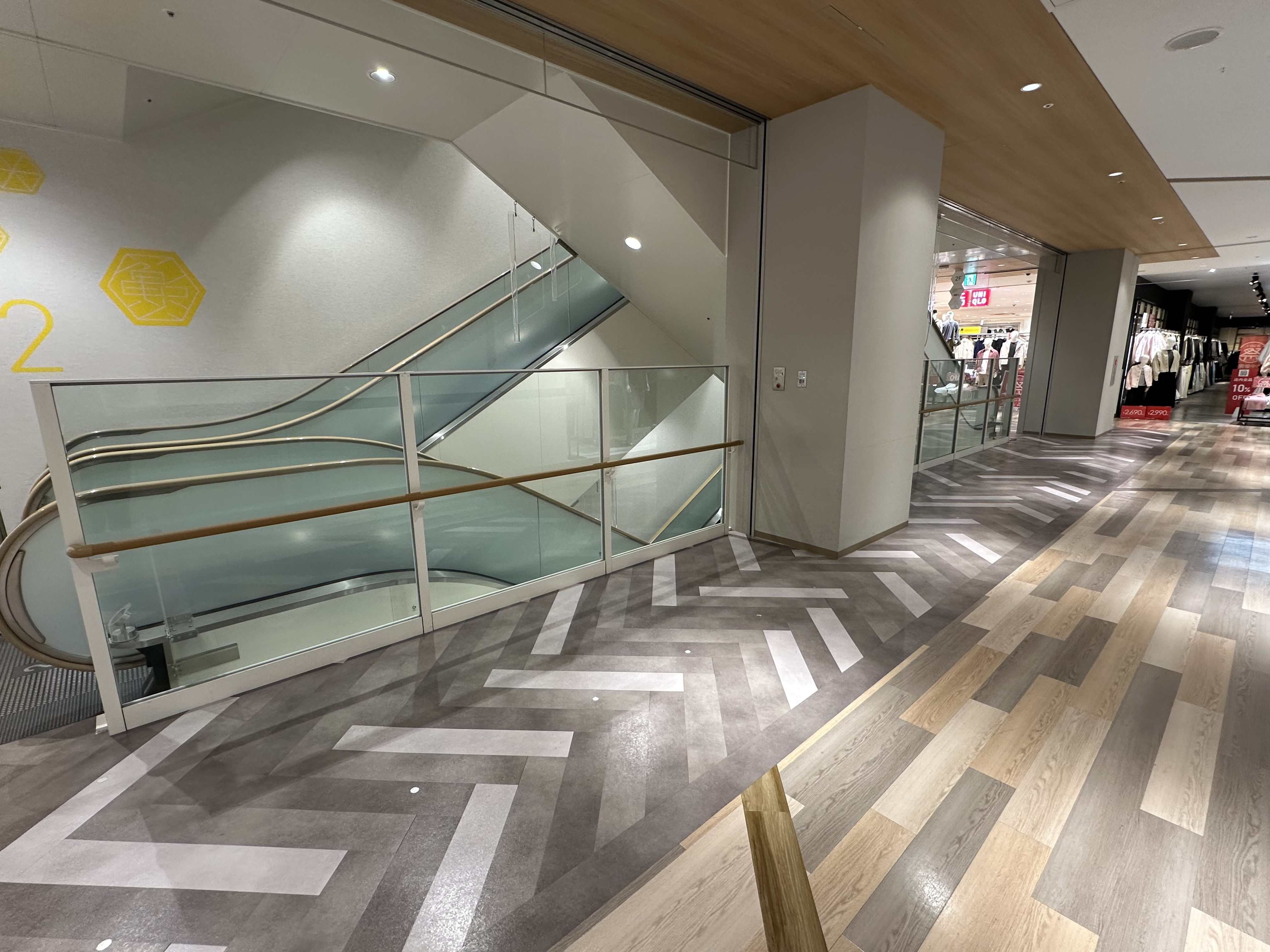 【KAMEIDO CLOCK】2階エスカレーター横 物販、食物販のポップアップストアや販促プロモーションに最適な催事イベントスペース