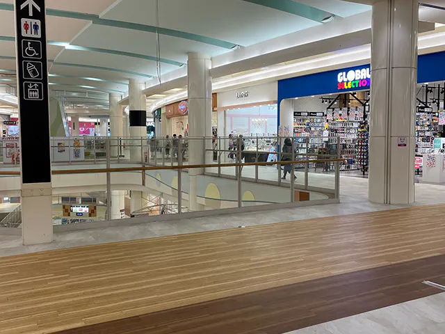 【イオンモール八幡東】⑨3Ｆ中央エスカレーター横Ａ(タイムステーション）の画像