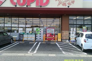 【キューピット南紫竹店】店舗入口前にあるキッチンカー専用スペース