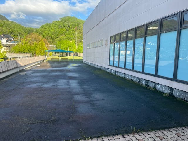 【コムズ安佐パーク】プロモーションイベント、物販に利用可能な正面入り口エントランスの屋外スペースの画像