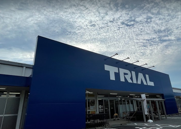 【スーパーセンタートライアル豊前店】【ポーチ前：右側】トライアルマルシェ（キッチンカー/テント・スペース）