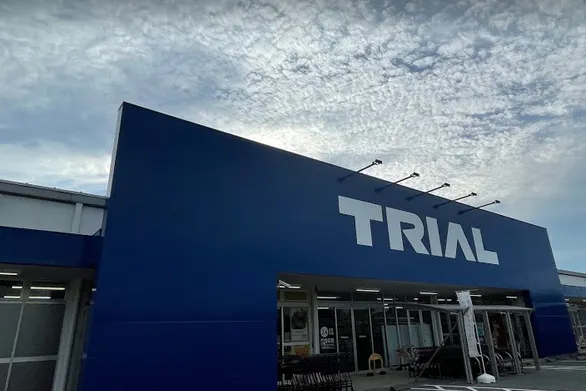 【スーパーセンタートライアル豊前店】【ポーチ前:右側】トライアルマルシェ(キッチンカー/テント・スペース)