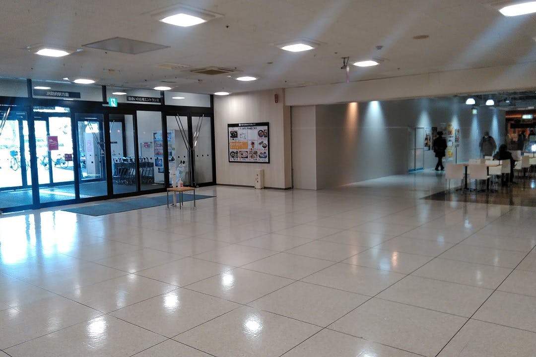 【イオン防府店】各種プロモーションや物販、食物販のポップアップストアに最適な1F 西側入口の催事イベントスペース