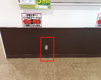 【マックスバリュ盛岡中屋敷店】デリカ側入り口 販促プロモーションに最適なスーパー店内催事イベントスペース