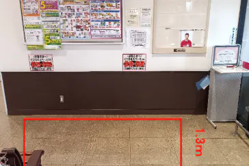 【マックスバリュ盛岡中屋敷店】デリカ側入り口 販促プロモーションに最適なスーパー店内催事イベントスペース