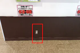 【マックスバリュ盛岡中屋敷店】デリカ側入り口 販促プロモーションに最適なスーパー店内催事イベントスペース