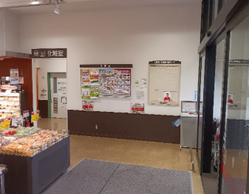 【マックスバリュ盛岡中屋敷店】デリカ側入り口 販促プロモーションに最適なスーパー店内催事イベントスペース