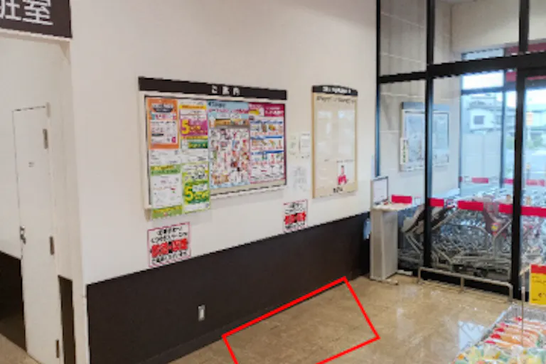 【マックスバリュ盛岡中屋敷店】デリカ側入り口 販促プロモーションに最適なスーパー店内催事イベントスペースの画像2