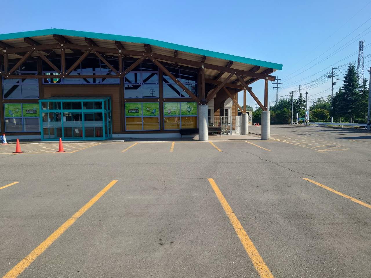 【ダイナム帯広店ゆったり館】キッチンカーやプロモーションに最適なアミューズメント施設のイベントスペース(店舗出入口前①)