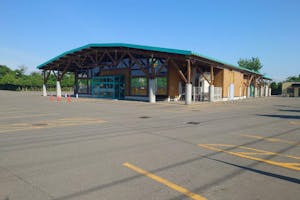 【ダイナム帯広店ゆったり館】キッチンカーやプロモーションに最適なアミューズメント施設のイベントスペース(店舗駐車場②)