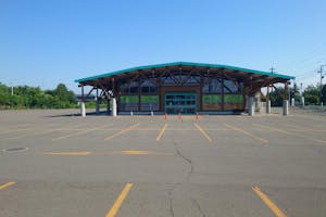 【ダイナム帯広店ゆったり館】キッチンカーやプロモーションに最適なアミューズメント施設のイベントスペース(店舗駐車場②)