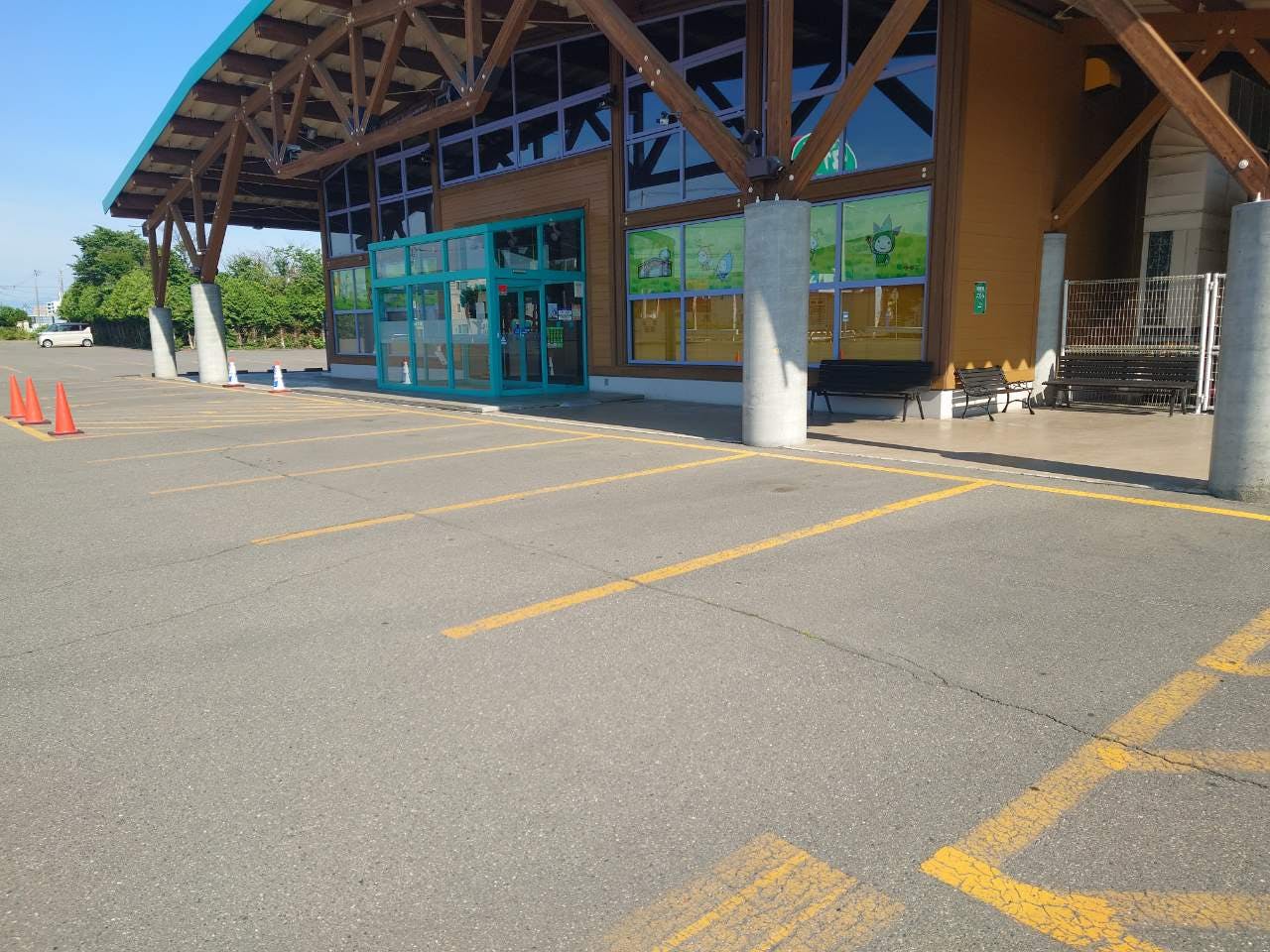 【ダイナム帯広店ゆったり館】キッチンカーやプロモーションに最適なアミューズメント施設のイベントスペース(店舗出入口前①)