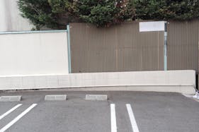 【フィッシングマックス芦屋店】キッチンカーやプロモーションに最適な入口の駐車場スペース