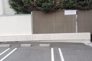 【フィッシングマックス芦屋店】キッチンカーやプロモーションに最適な入口の駐車場スペース