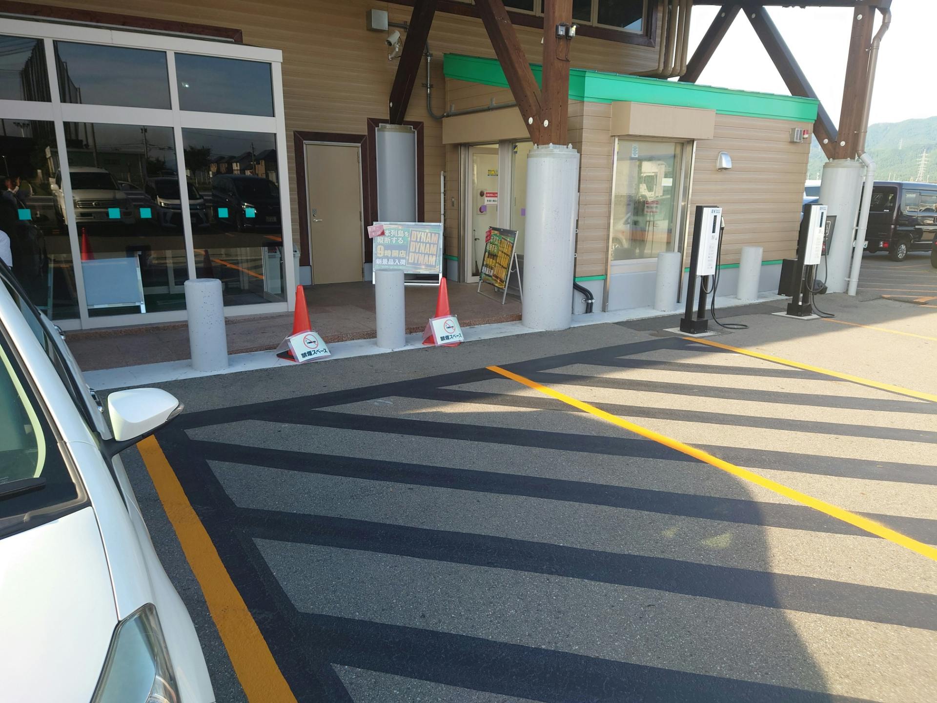 【ダイナム福井丸岡店】キッチンカーや各種プロモーションに最適なアミューズメント施設のイベントスペース(めん六や前)