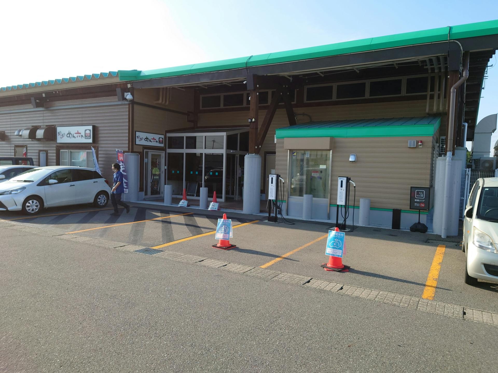 【ダイナム福井丸岡店】キッチンカーや各種プロモーションに最適なアミューズメント施設のイベントスペース(めん六や前)