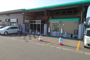 【ダイナム福井丸岡店】キッチンカーや各種プロモーションに最適なアミューズメント施設のイベントスペース(めん六や前)