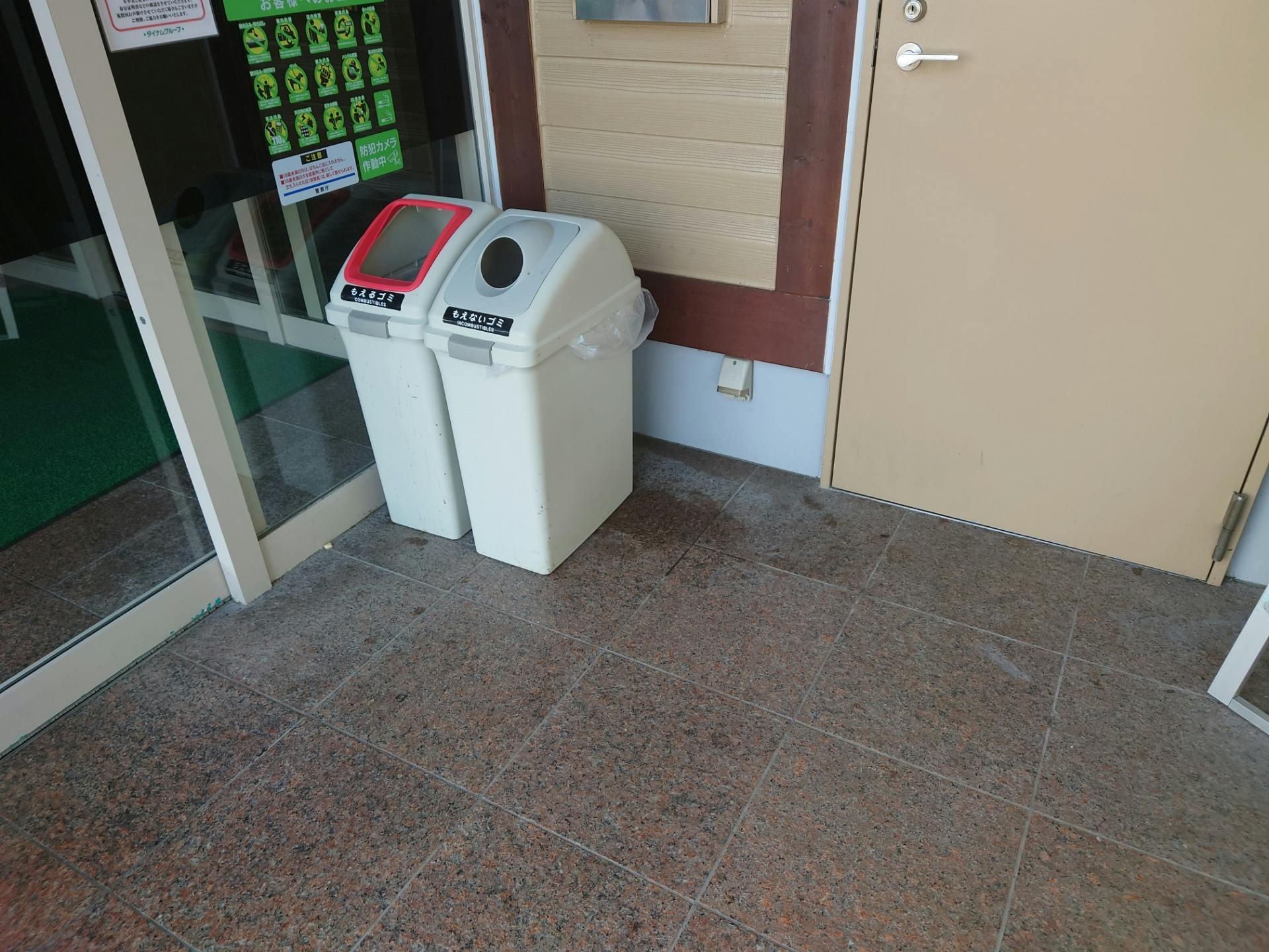 【ダイナム福井丸岡店】キッチンカーや各種プロモーションに最適なアミューズメント施設のイベントスペース(めん六や前)