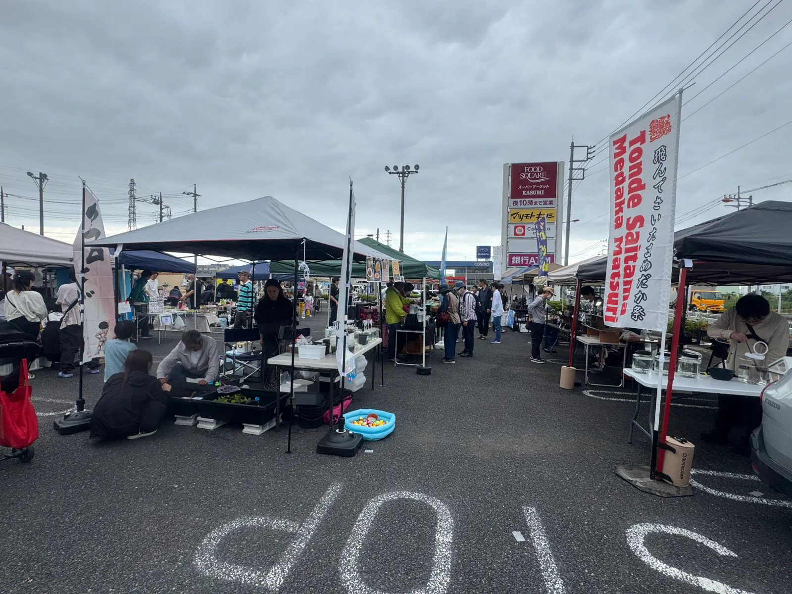 【ヘイワールド!!／ノースエリア】屋外車両展示やミニコンサート、プロモーションイベントに最適な地域密着型の商業施設の1000㎡駐車場スペース