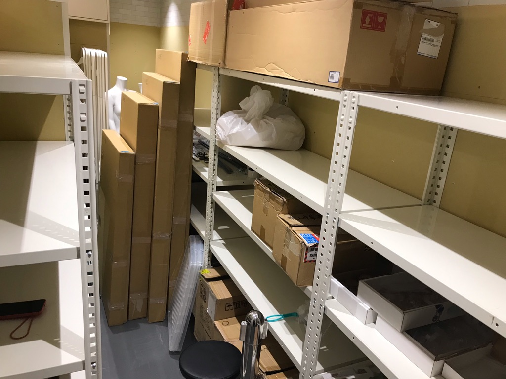 【町田モディ】2階 カレンダリウムD07【食物販・物販】木目調のオシャレなスペース、雑貨・アパレルにおすすめ