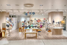 【町田モディ】2階 カレンダリウムD07【食物販・物販】木目調のオシャレなスペース、雑貨・アパレルにおすすめ