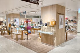 【町田モディ】2階 カレンダリウムD07【食物販・物販】木目調のオシャレなスペース、雑貨・アパレルにおすすめ