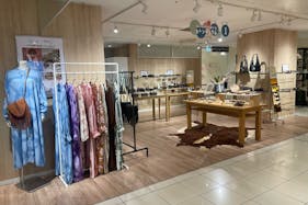 【町田モディ】2階 カレンダリウムD07【食物販・物販】木目調のオシャレなスペース、雑貨・アパレルにおすすめ