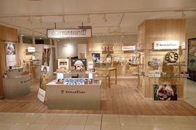 【町田モディ】2階 カレンダリウムD07【食物販・物販】木目調のオシャレなスペース、雑貨・アパレルにおすすめ