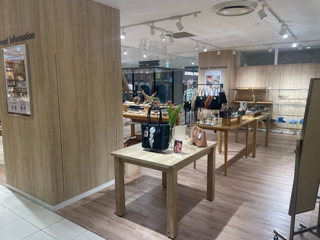 【町田モディ】2階 カレンダリウムD07【食物販・物販】木目調のオシャレなスペース、雑貨・アパレルにおすすめ