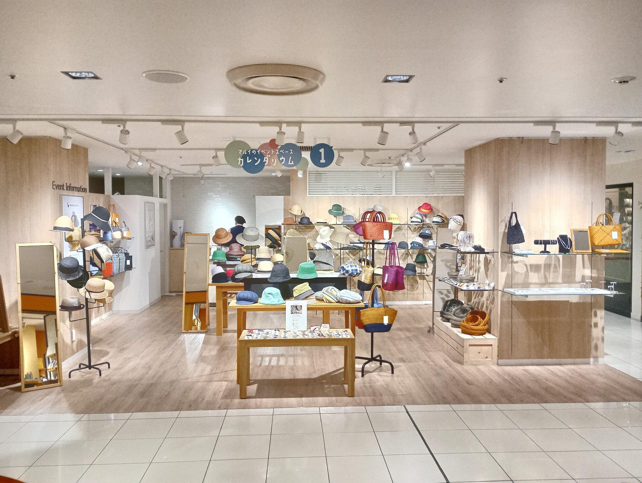 【町田モディ】2階 カレンダリウムD07【食物販・物販】木目調のオシャレなスペース、雑貨・アパレルにおすすめ