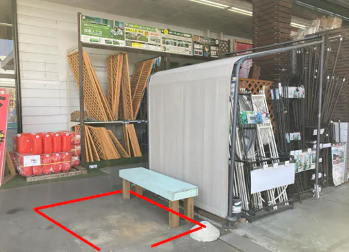 【ダイシン幸町店】店内入口軒下　プロモーションや物販に最適な店内入口軒下の催事イベントスペース