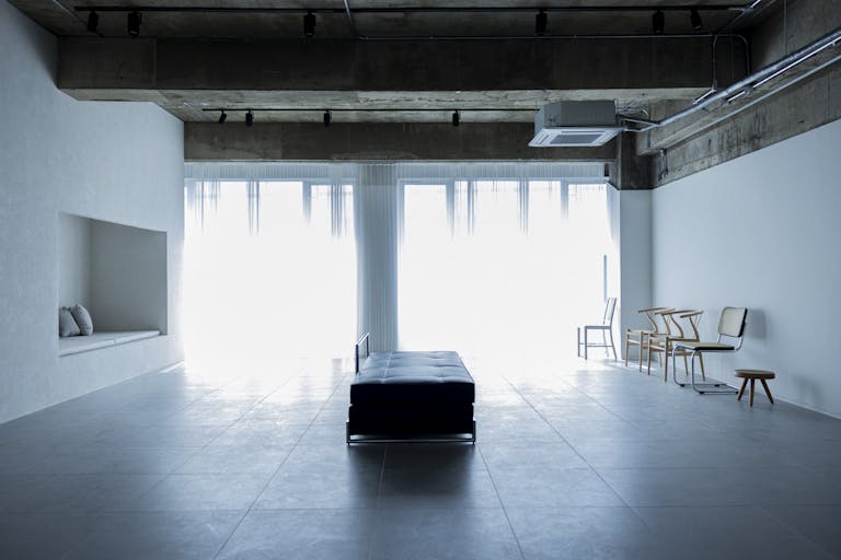 【栄駅10分】ポップアップストアや展示会に最適なグレーを基調とした100㎡以上あるレンタルスペースの画像2